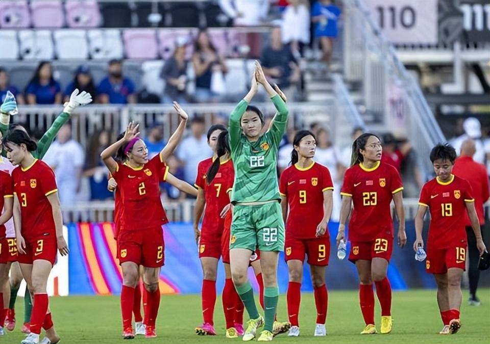 【娱乐888】央视不转播美国女足VS中国，收入高引争议，国内足球解说谁最专业