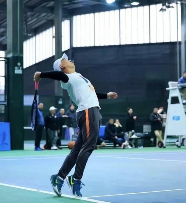 【娱乐888】网球爱好者齐聚 川渝网球联谊赛在蓉举行