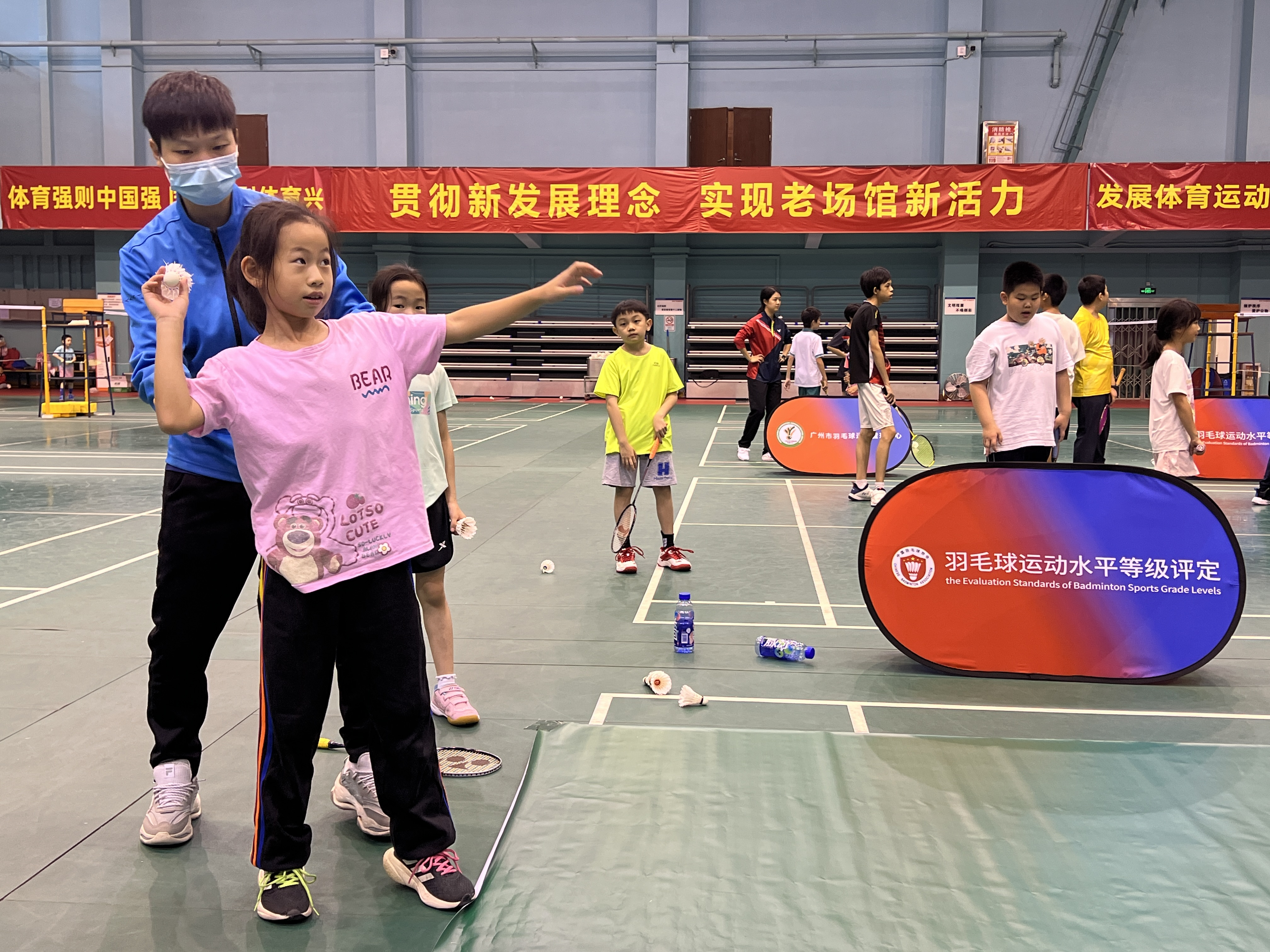 【娱乐888】第十六届“市长杯”羽毛球公益课堂结束