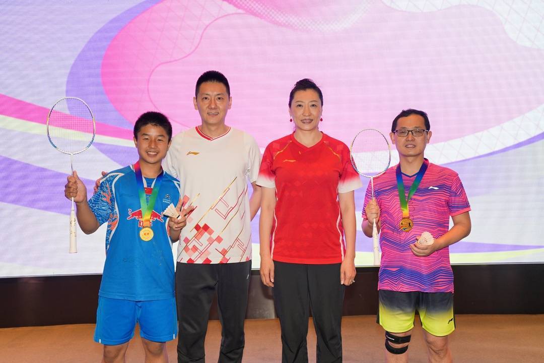 【娱乐888】羽毛球世界冠军亮相成都 与羽毛球爱好者现场互动